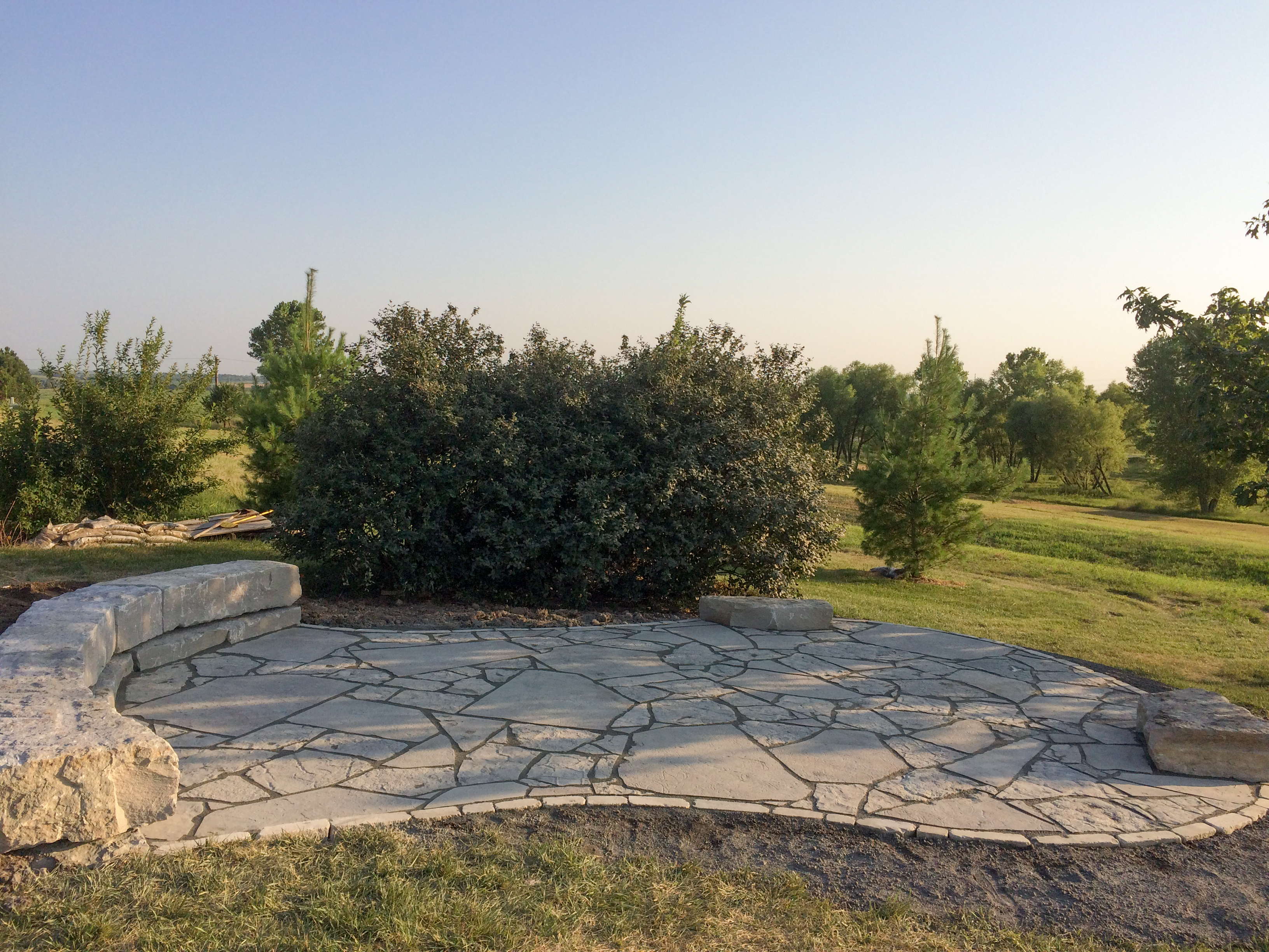 Flagstone Patio With 14 Inch Limestone Seating Wall Kim Coffee